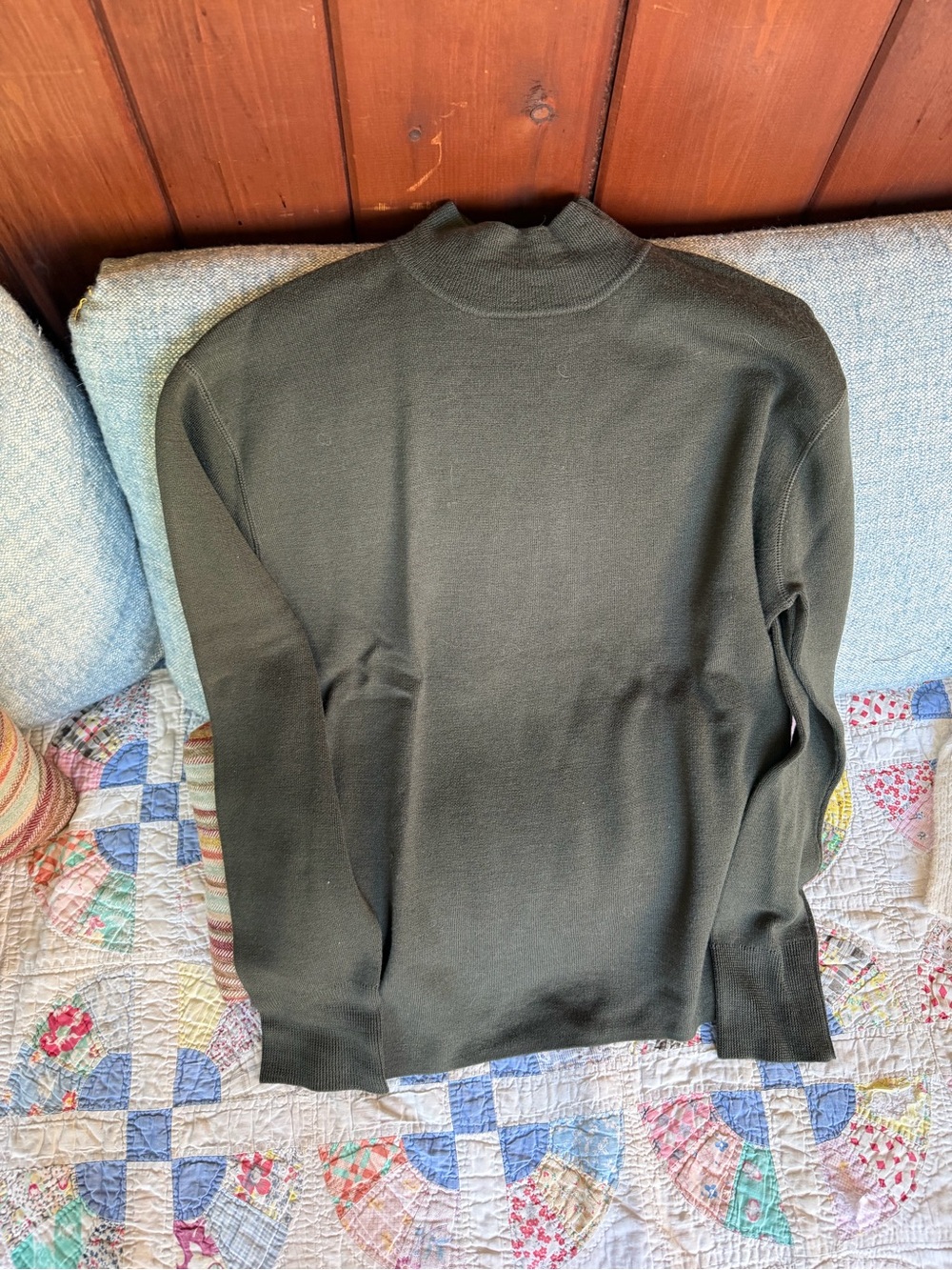 6397 merino wool mock neck. Fits like a medium or large